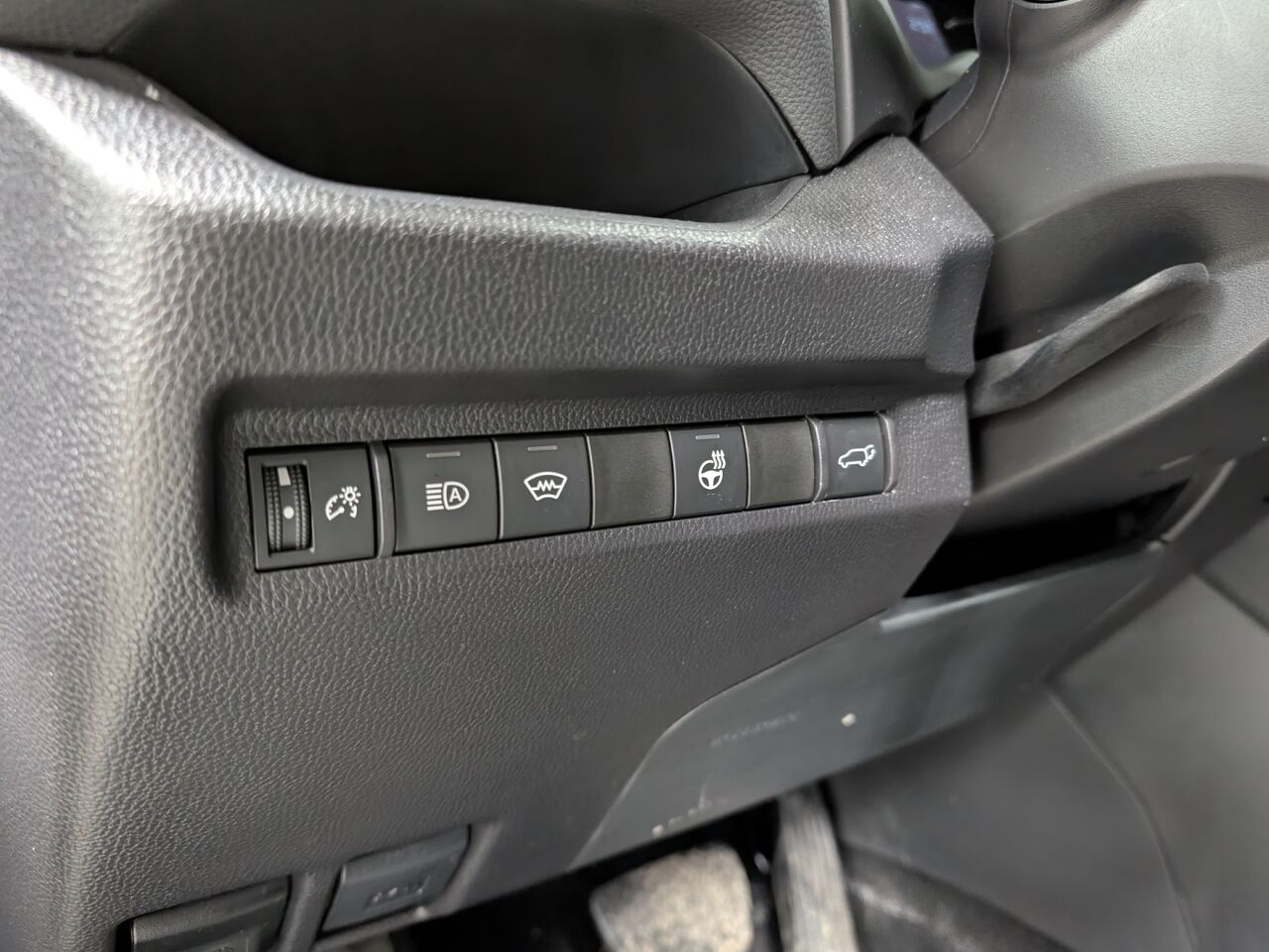 2025 Toyota RAV4 - Image 12