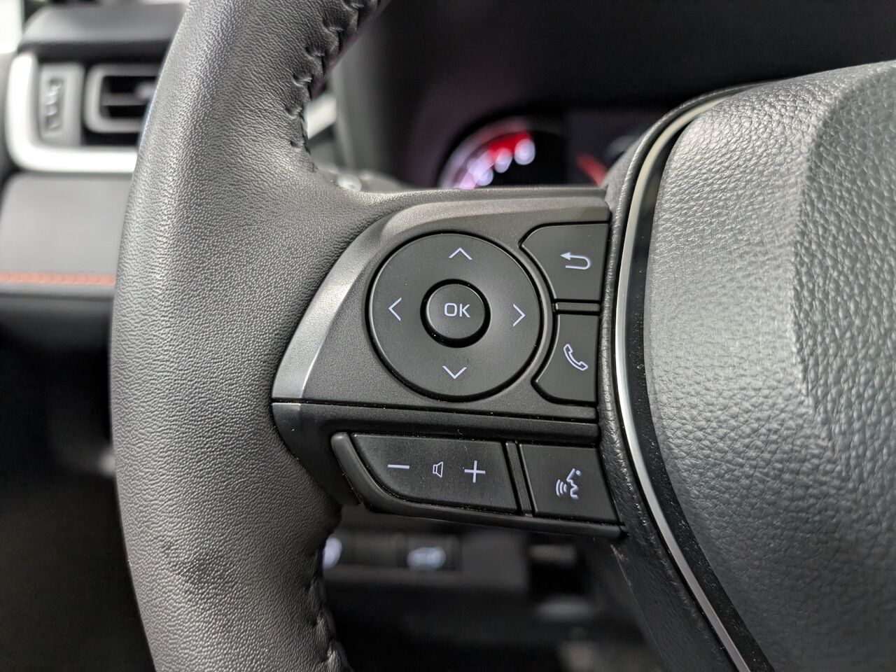2025 Toyota RAV4 - Image 14