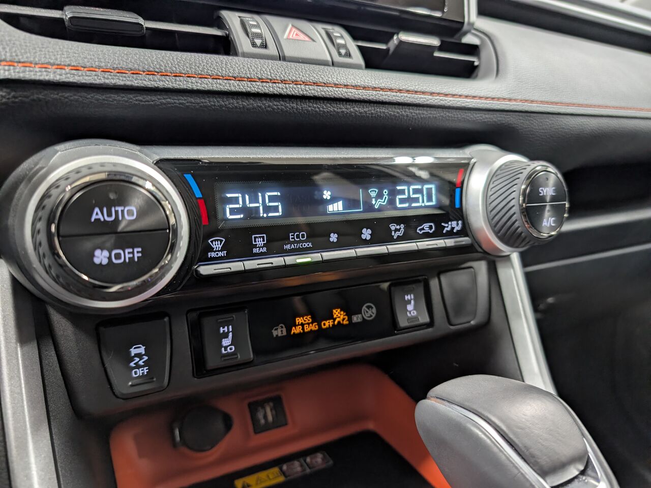 2025 Toyota RAV4 - Image 19