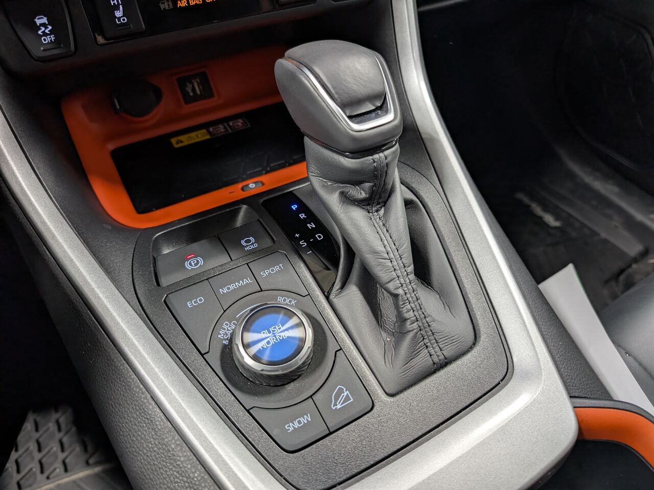2025 Toyota RAV4 - Image 21