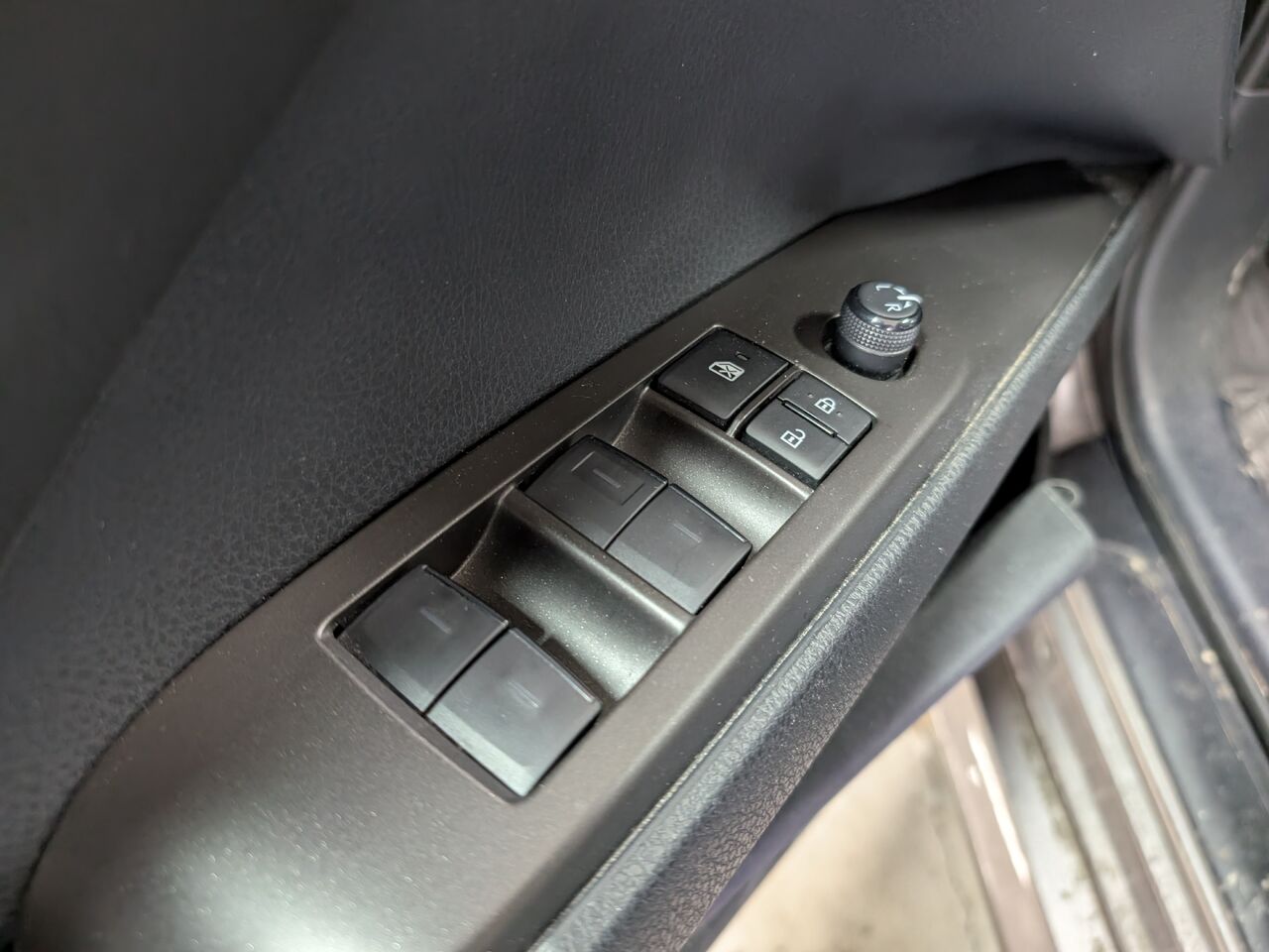 2023 Toyota Camry Hybride - Image 10