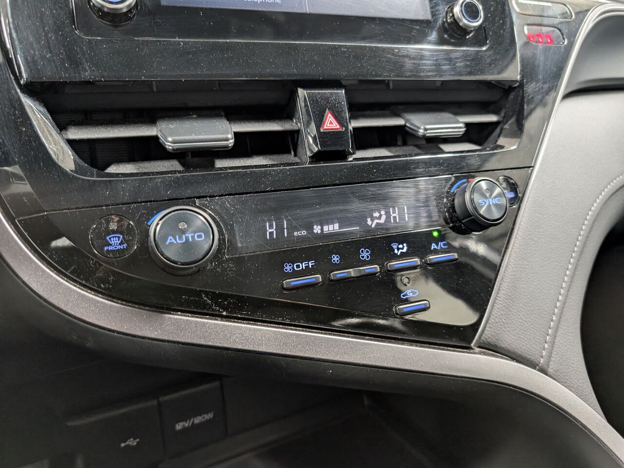 2023 Toyota Camry Hybride - Image 19