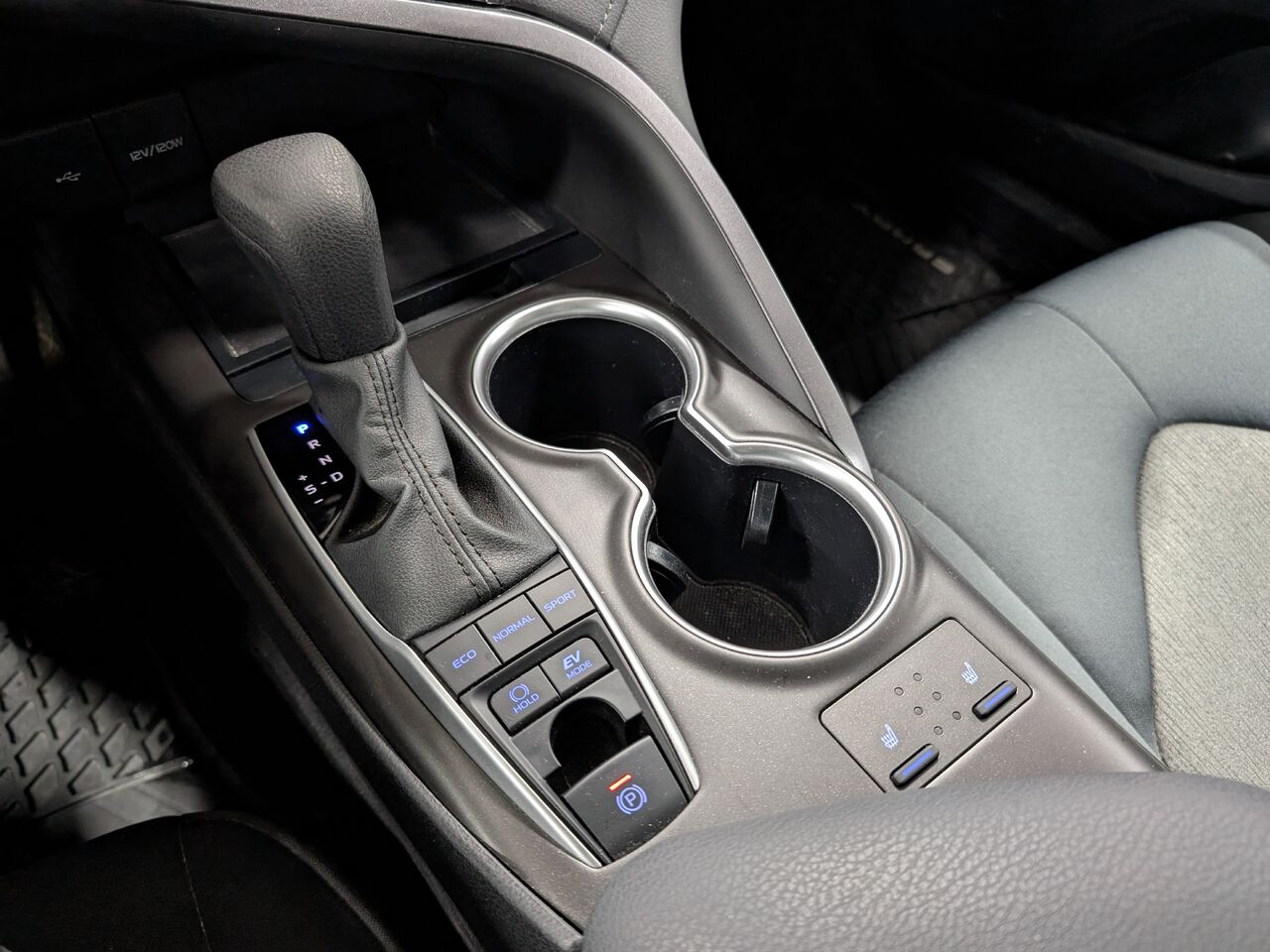 2023 Toyota Camry Hybride - Image 20
