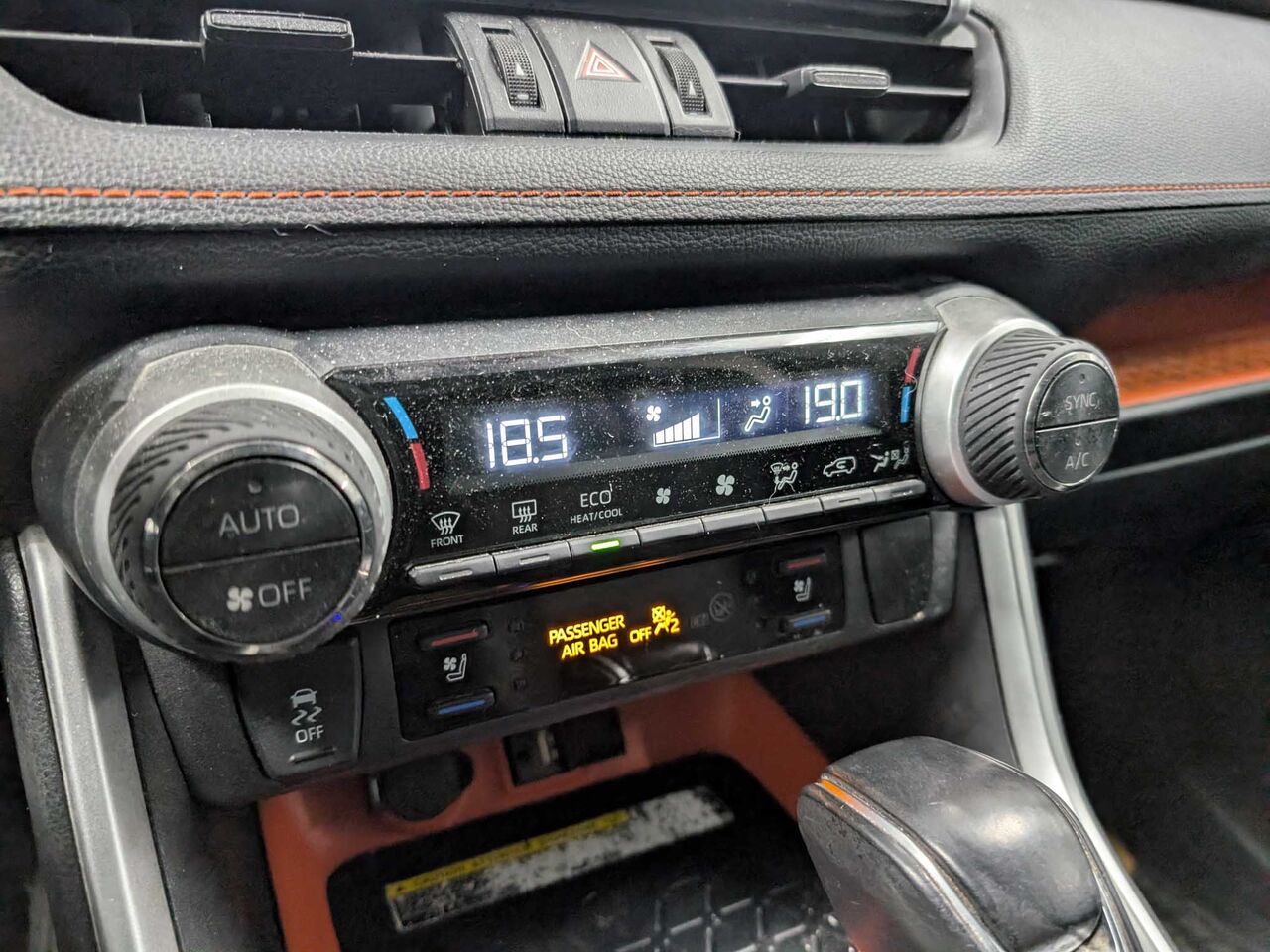 2019 Toyota RAV4 - Image 19