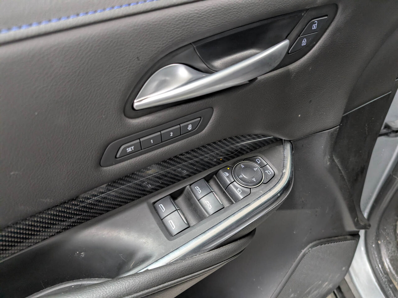 2025 Cadillac XT4 - Image 10