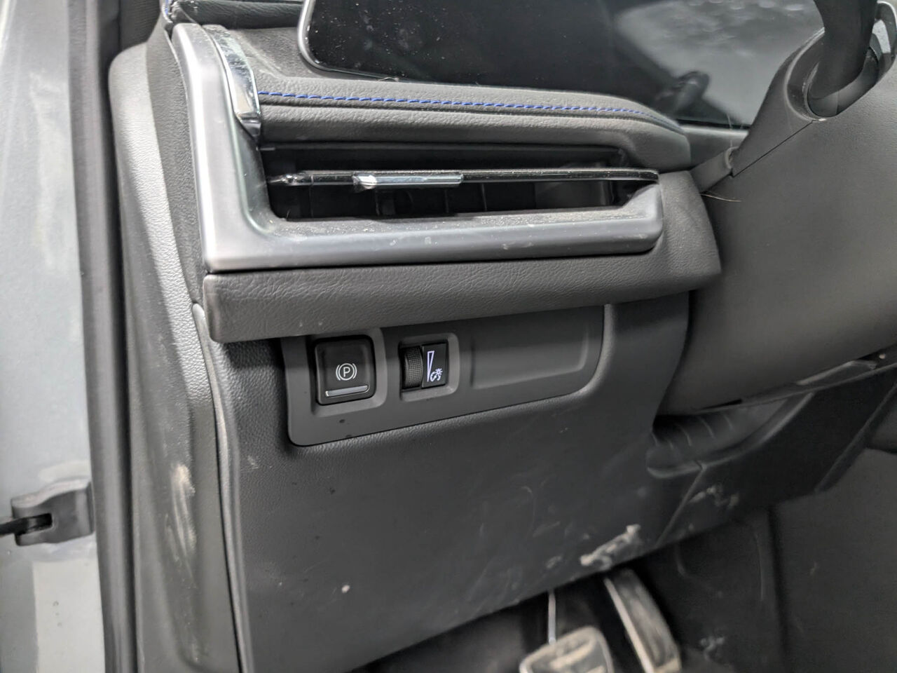 2025 Cadillac XT4 - Image 12