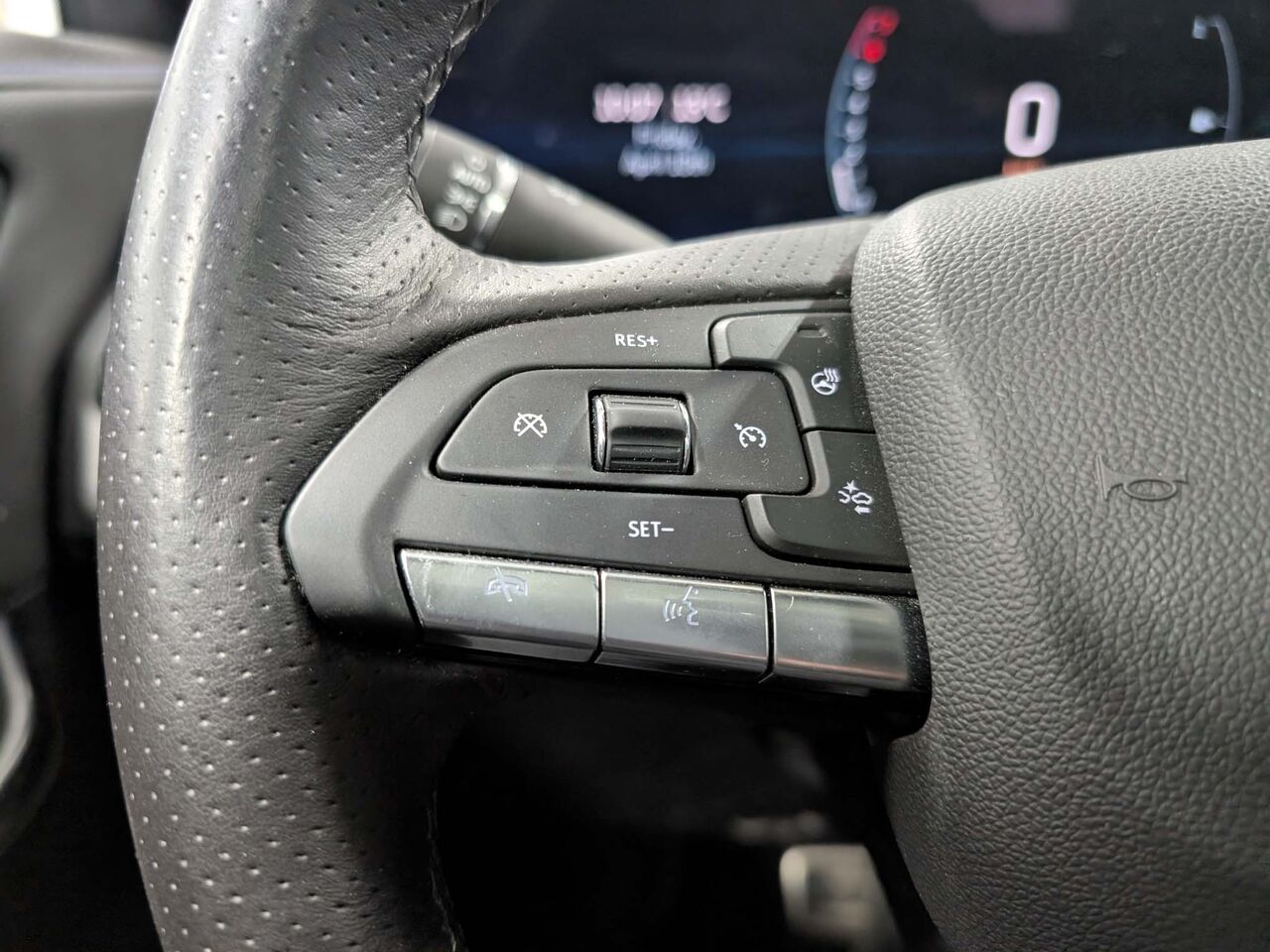 2025 Cadillac XT4 - Image 14