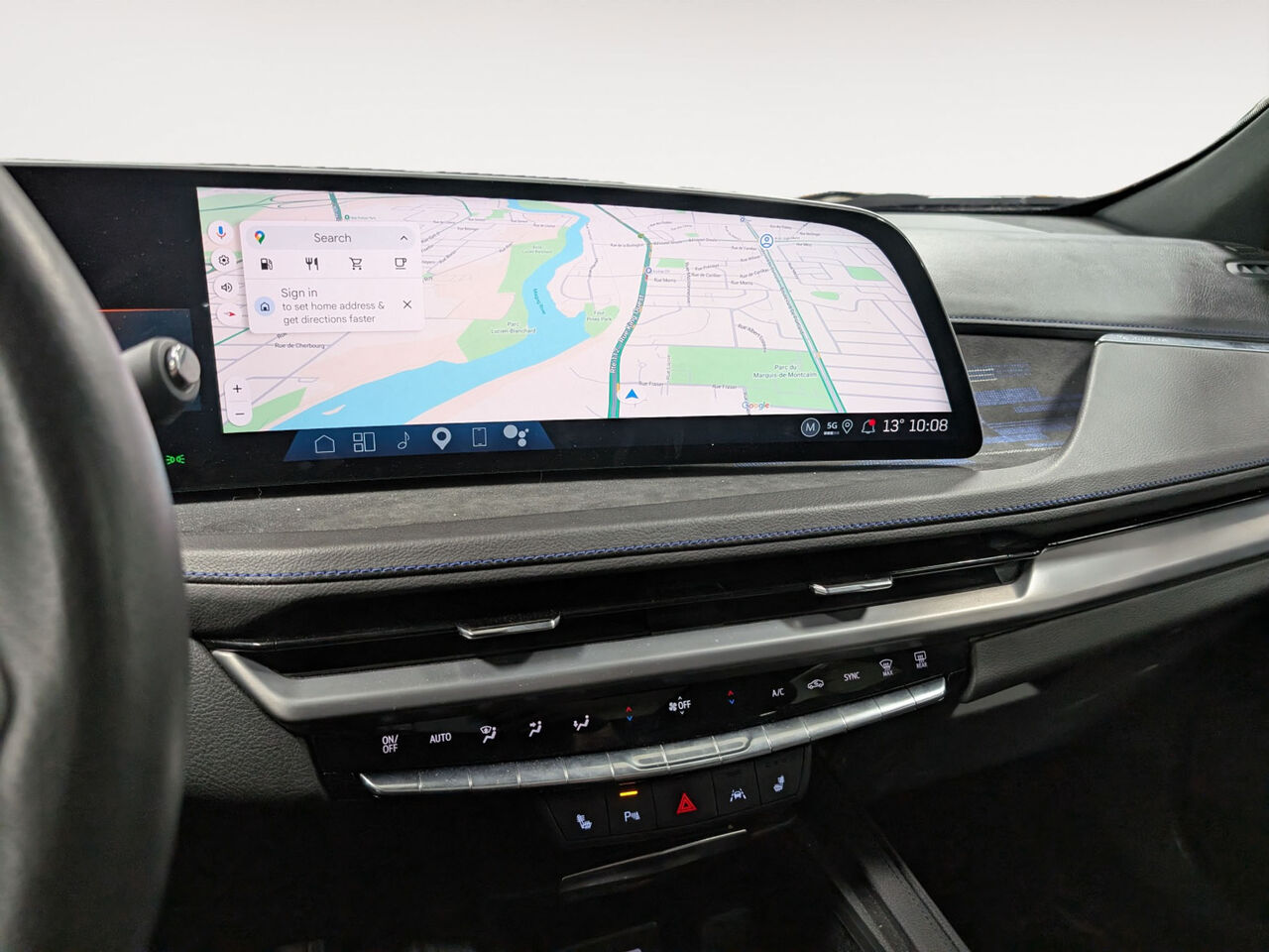 2025 Cadillac XT4 - Image 17