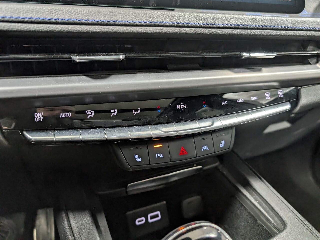 2025 Cadillac XT4 - Image 19