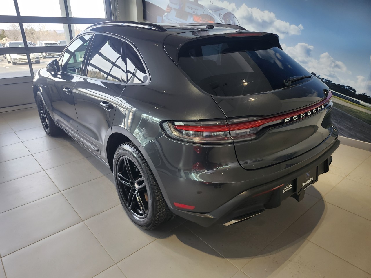 2023 Porsche Macan - Image 21