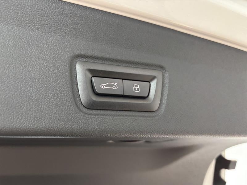 2025 BMW i4 - Image 39