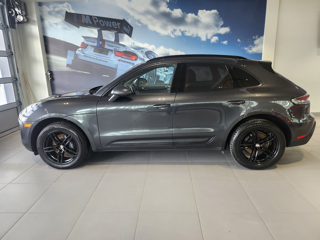 2023 Porsche Macan - Image 38