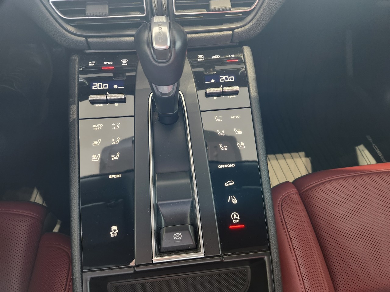 2023 Porsche Macan - Image 53