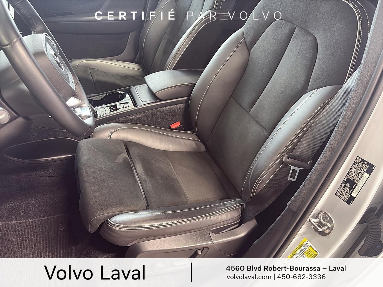 2022 Volvo XC40 - Image 11
