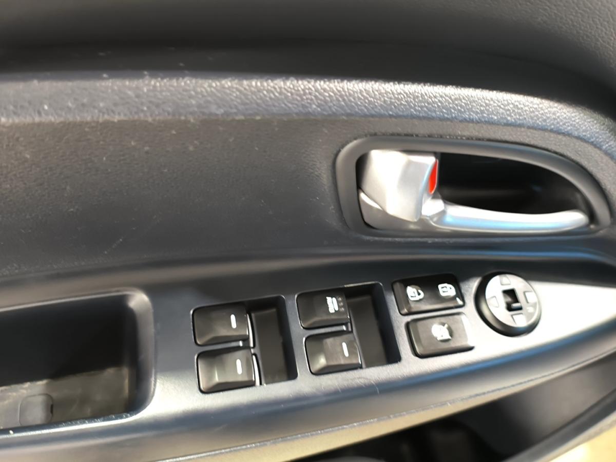 2017 Kia Rio - Image 50