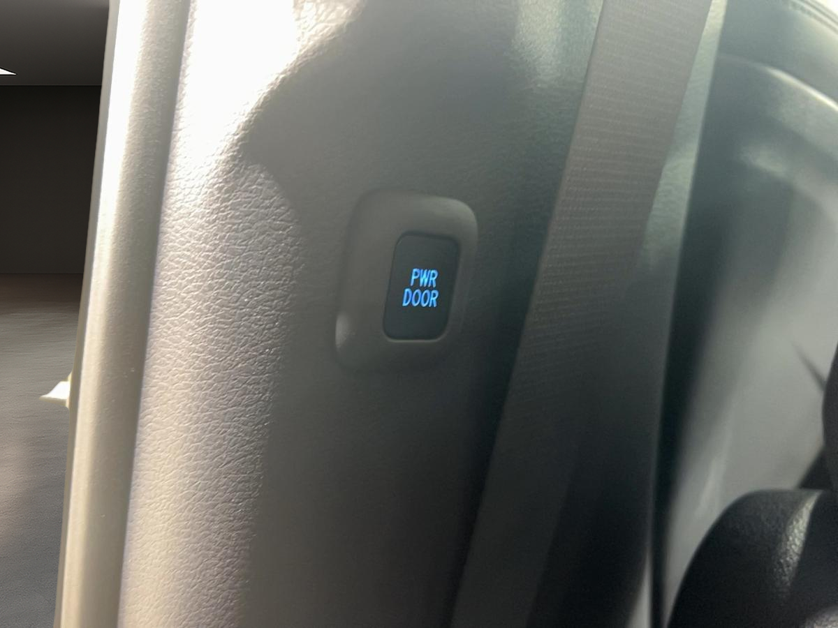 2023 Toyota Sienna - Image 89