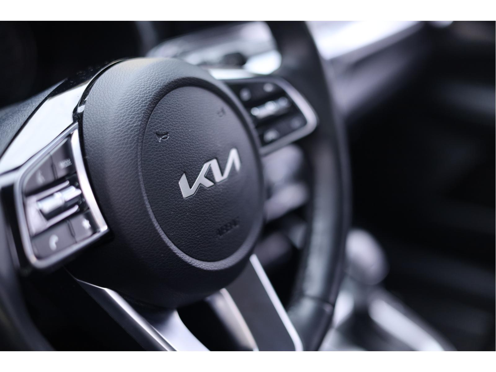 2023 Kia Forte - Image 40