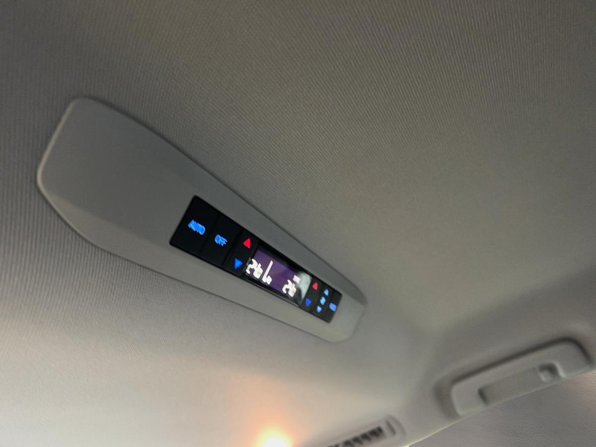 2023 Toyota Sienna - Image 178