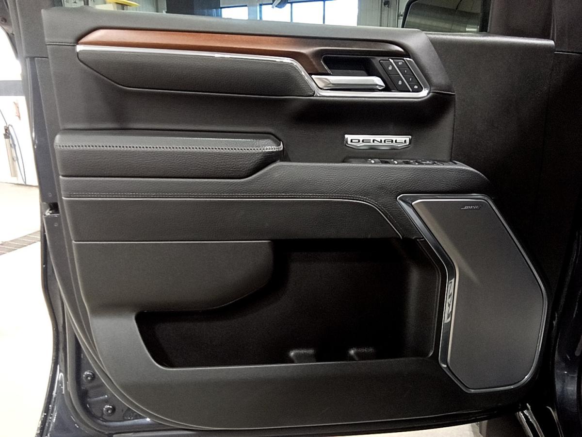 2025 GMC Sierra 1500 - Image 221