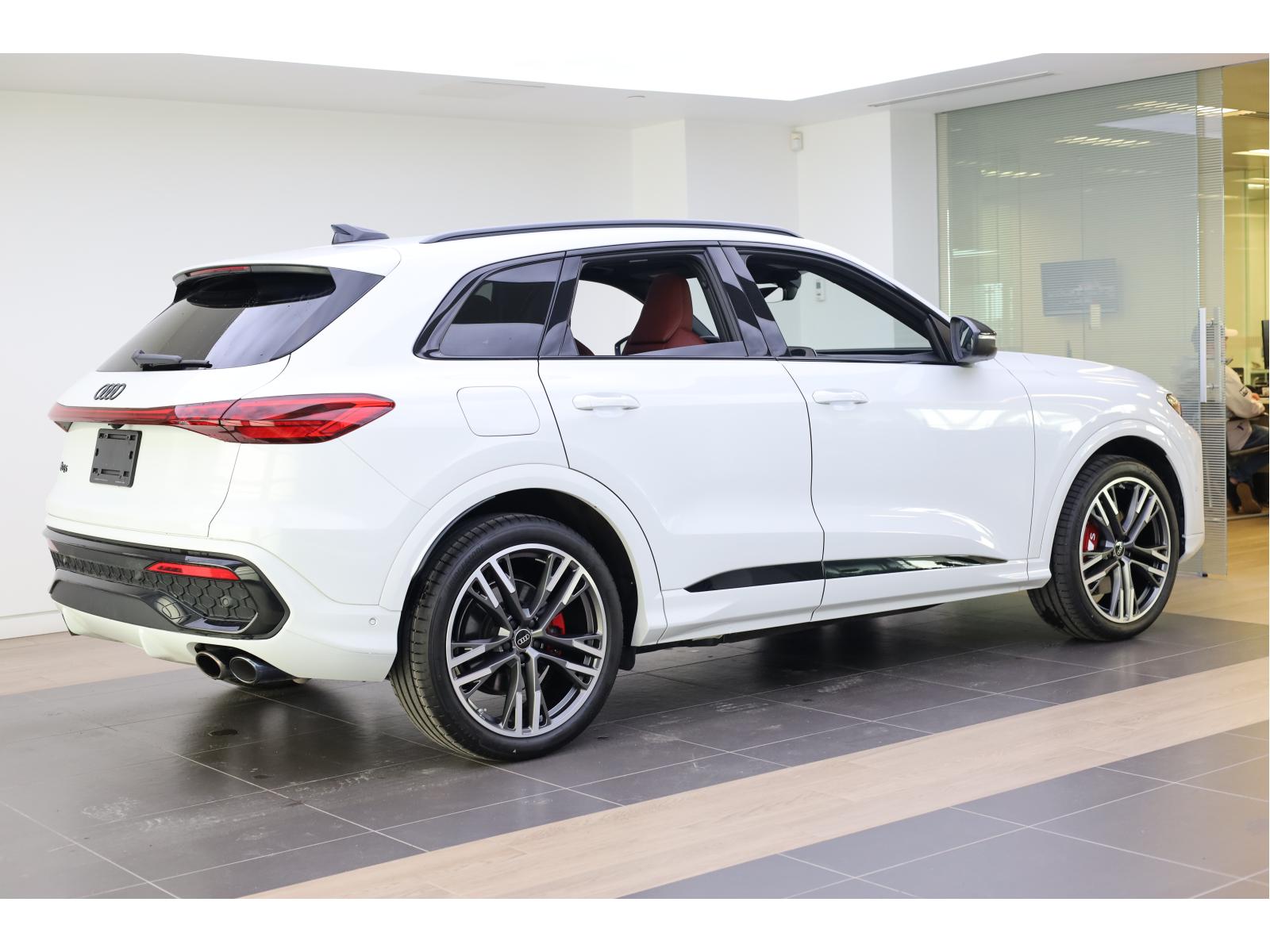 2025 Audi SQ5 - Image 198