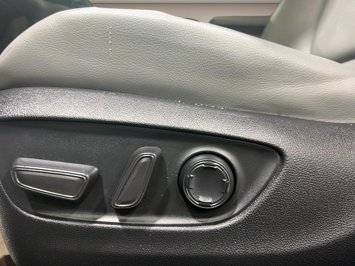 2023 Toyota Sienna - Image 225