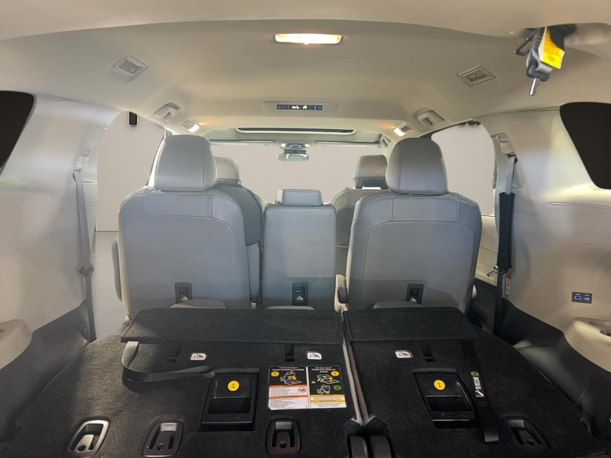 2023 Toyota Sienna - Image 240