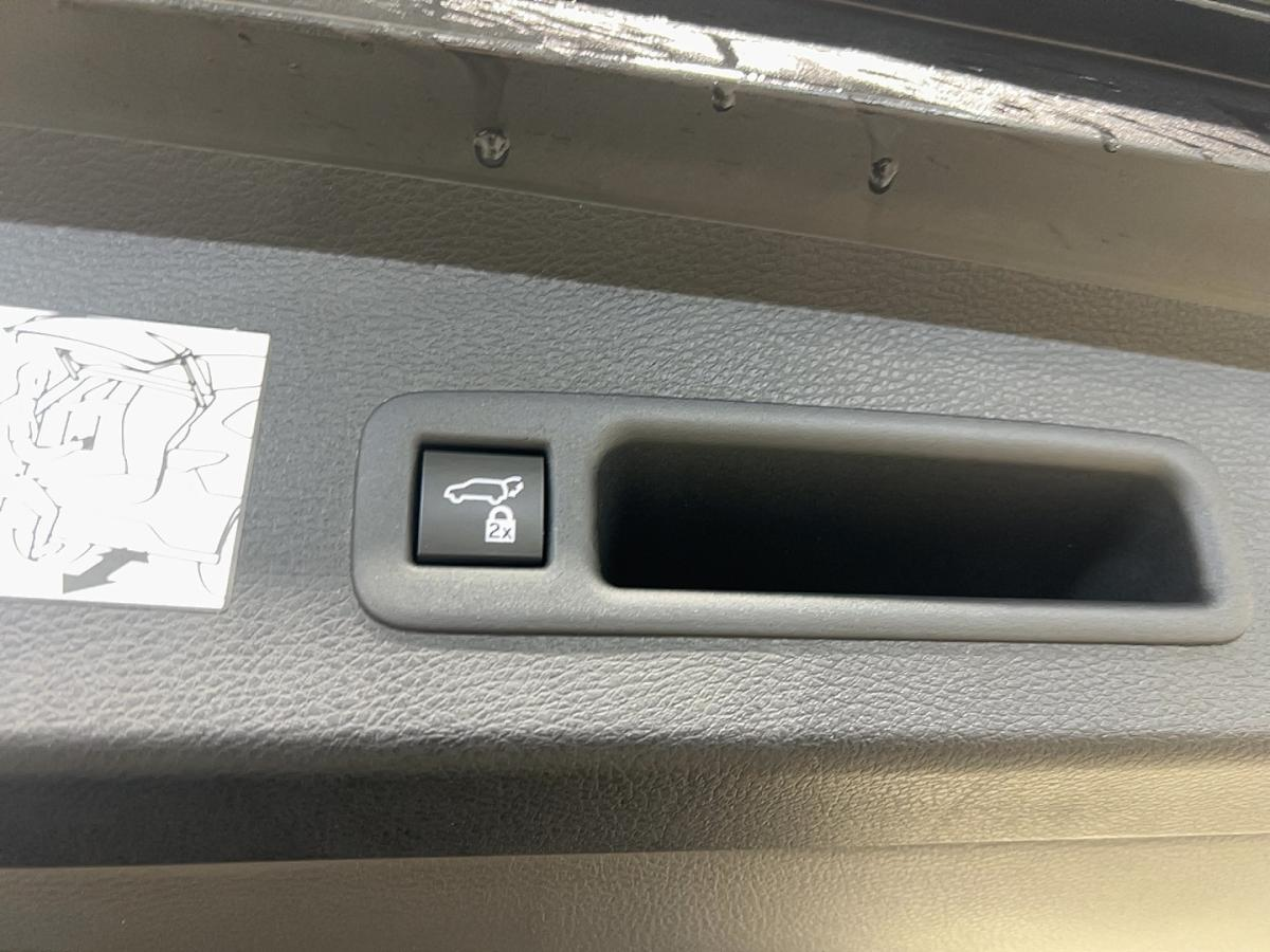 2023 Toyota Sienna - Image 242