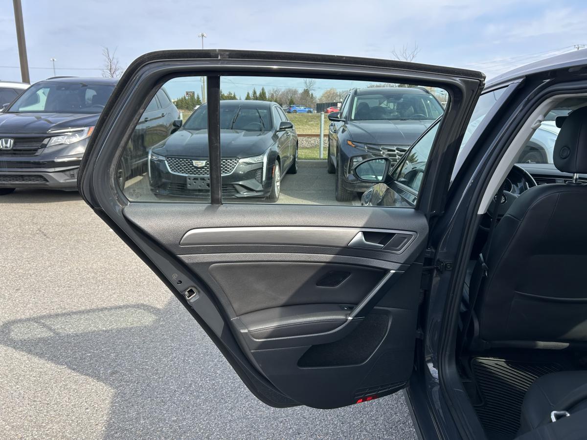 2018 Volkswagen e-Golf - Image 56