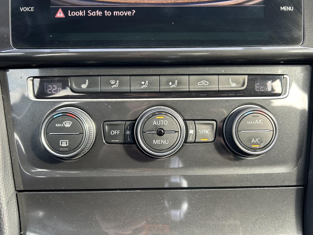 2018 Volkswagen e-Golf - Image 65