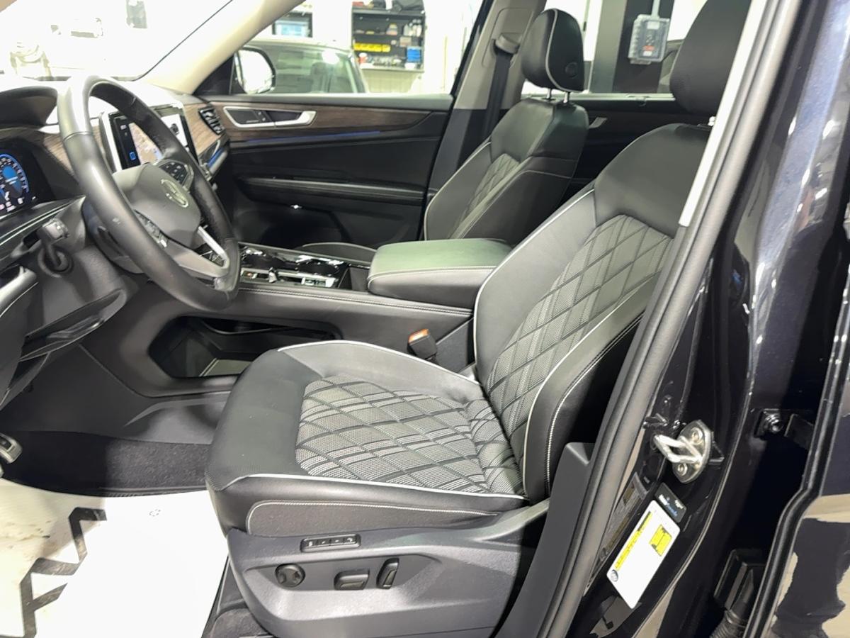 2025 Volkswagen Atlas - Image 362