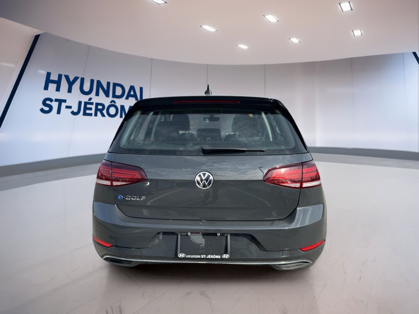 2018 Volkswagen e-Golf - Image 100