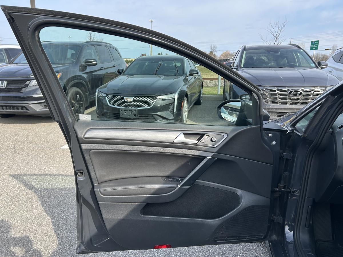 2018 Volkswagen e-Golf - Image 106