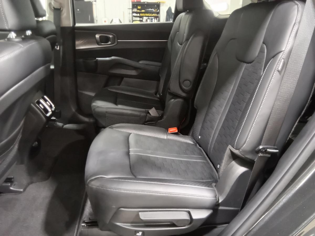 2025 Kia Sorento - Image 119