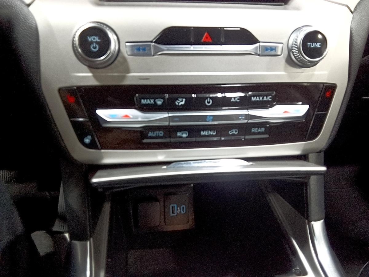 2022 Ford Explorer - Image 548