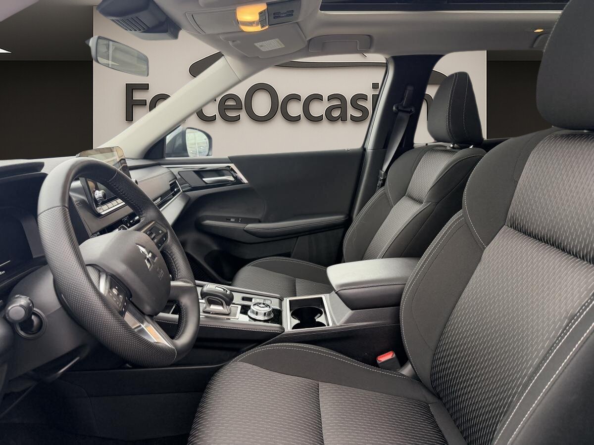 2025 Mitsubishi Outlander PHEV - Image 40