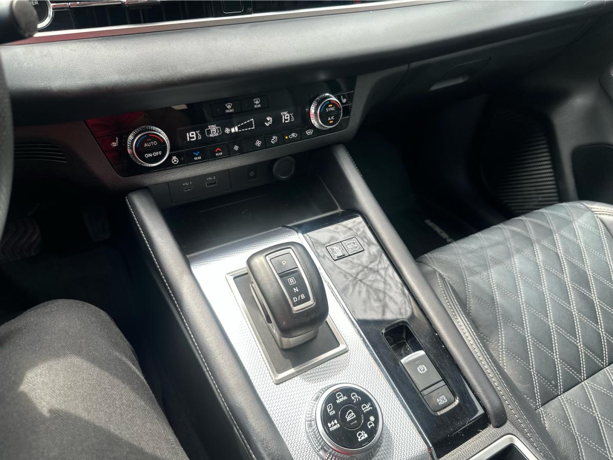 2024 Mitsubishi Outlander - Image 66