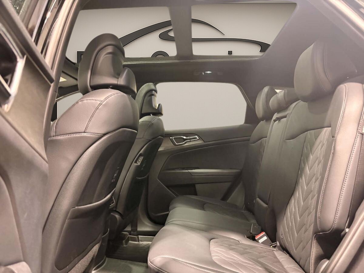 2025 Kia Sportage - Image 36