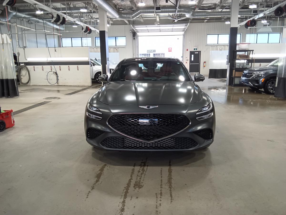 2022 Genesis G70 - Image 19