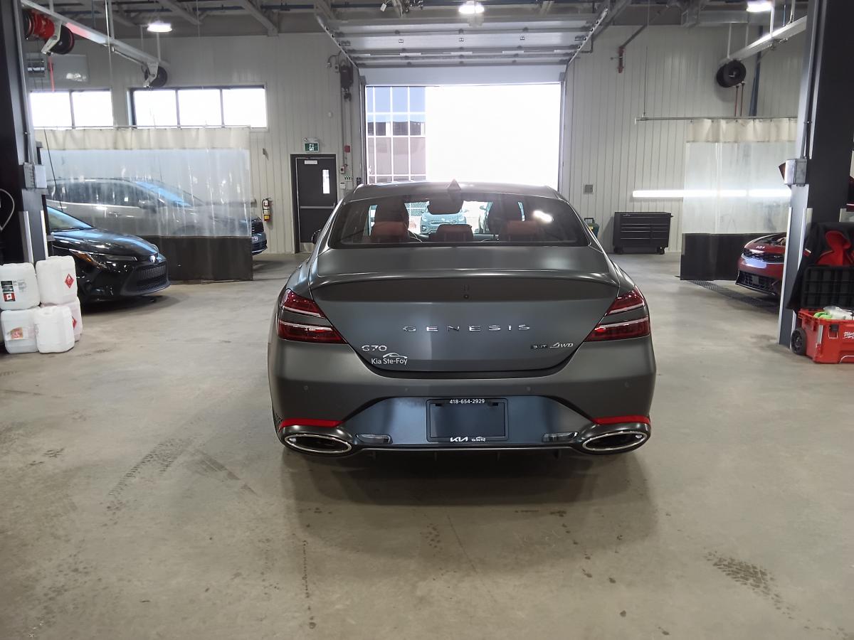 2022 Genesis G70 - Image 20