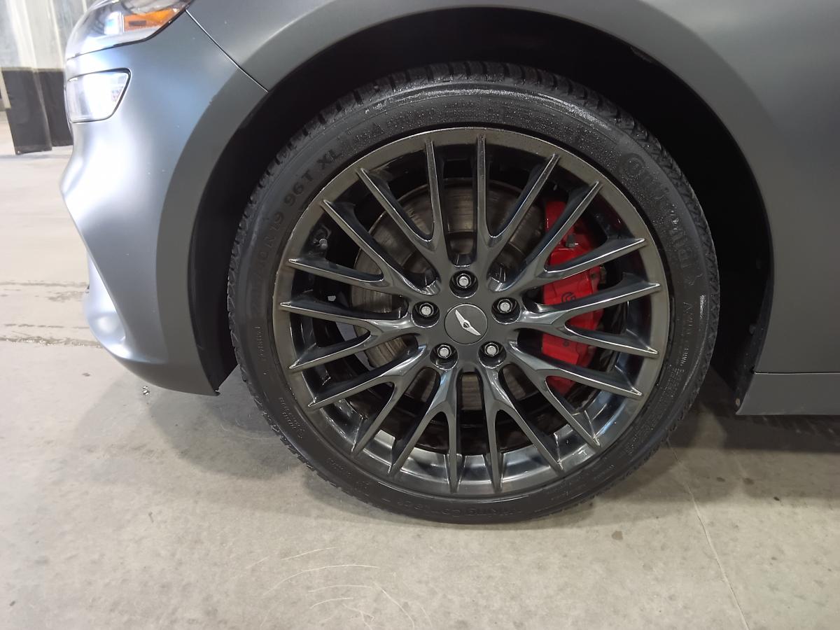 2022 Genesis G70 - Image 21