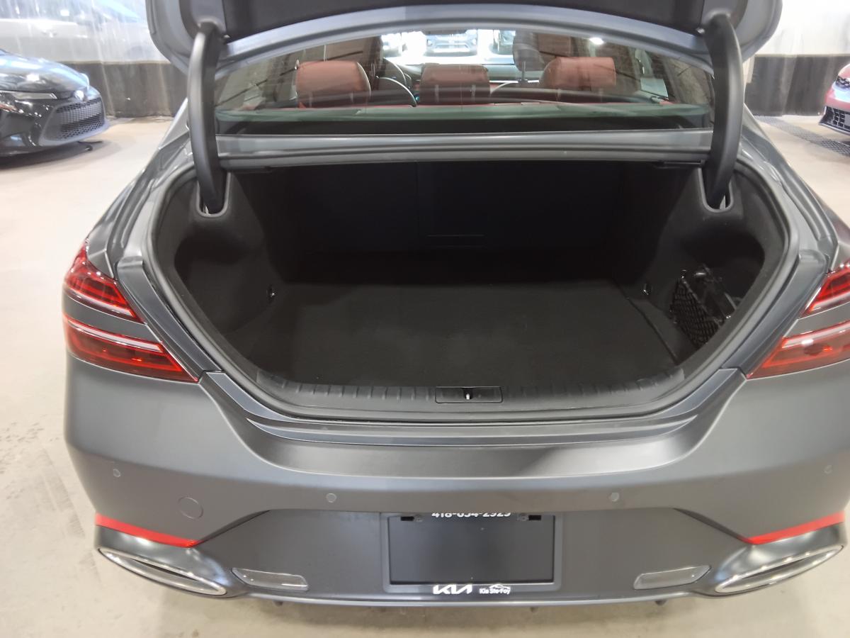 2022 Genesis G70 - Image 23