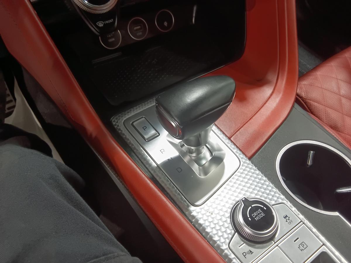 2022 Genesis G70 - Image 31