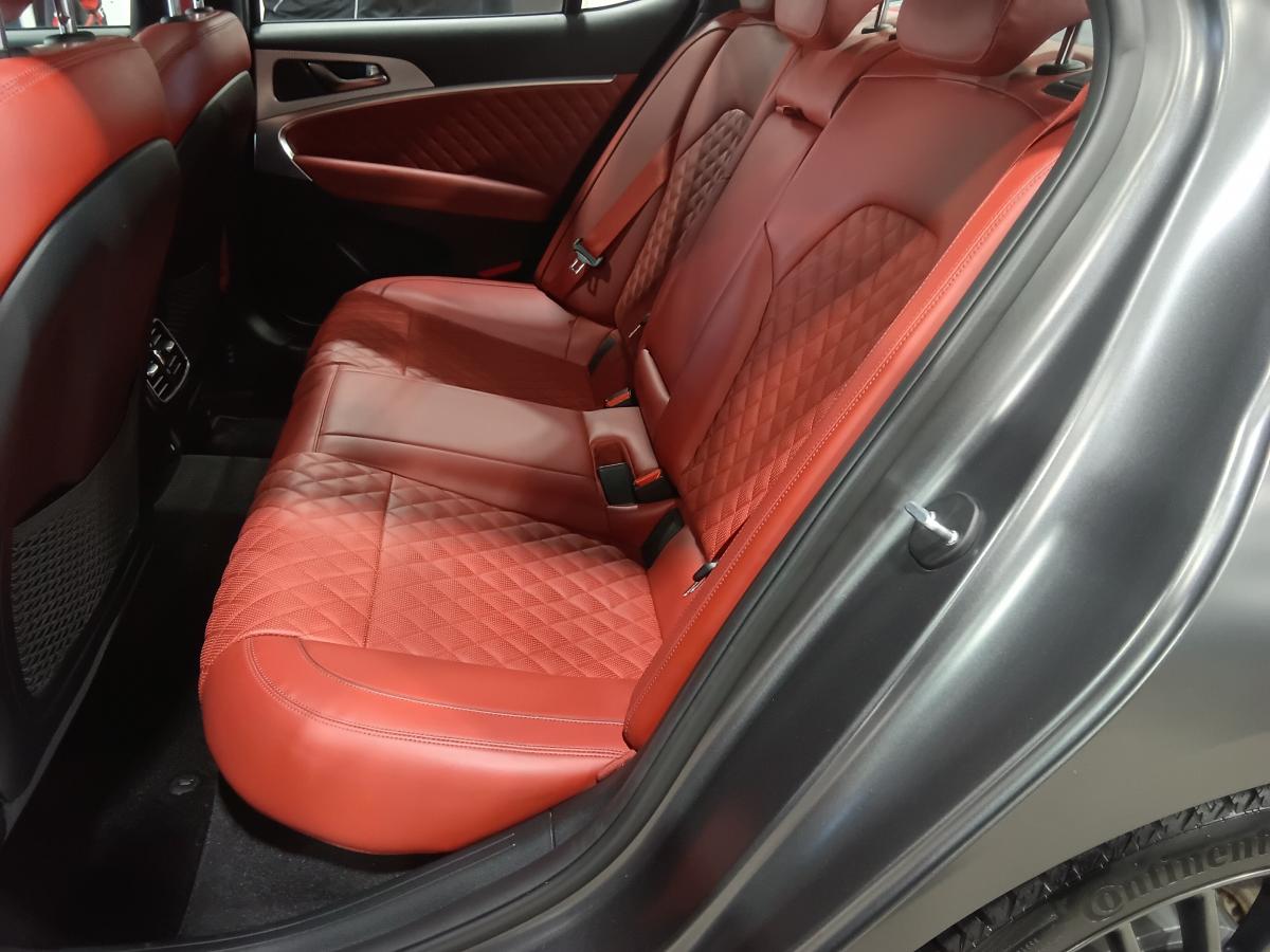 2022 Genesis G70 - Image 35