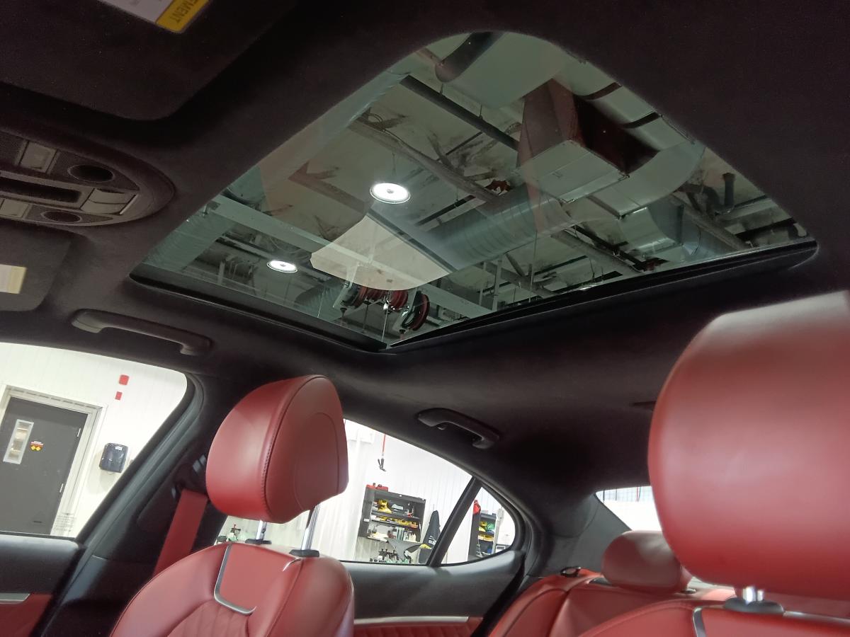 2022 Genesis G70 - Image 43