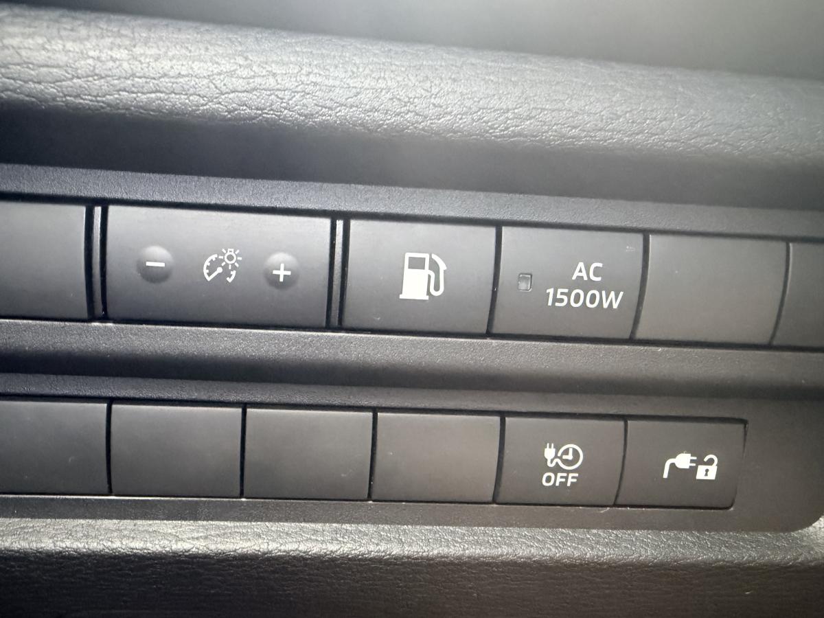 2025 Mitsubishi Outlander PHEV - Image 140
