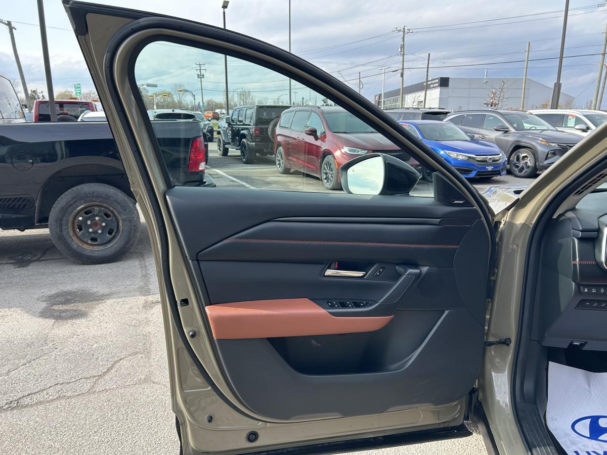 2024 Mazda CX-50 - Image 39