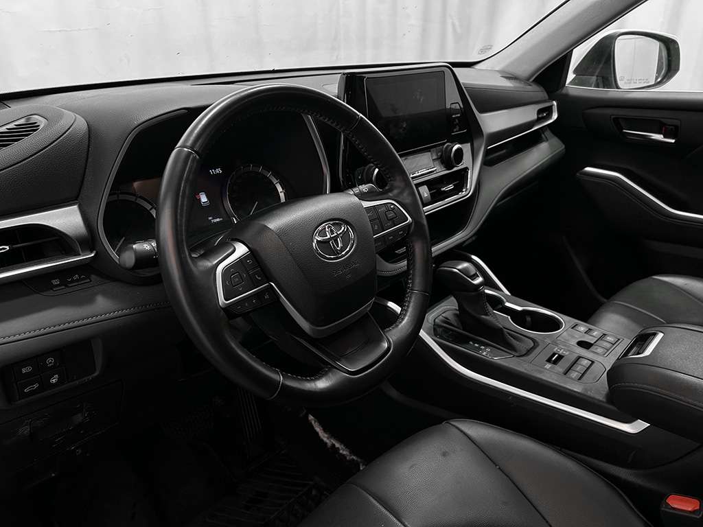 2023 Toyota Highlander - Image 11
