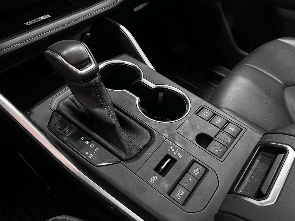 2023 Toyota Highlander - Image 17