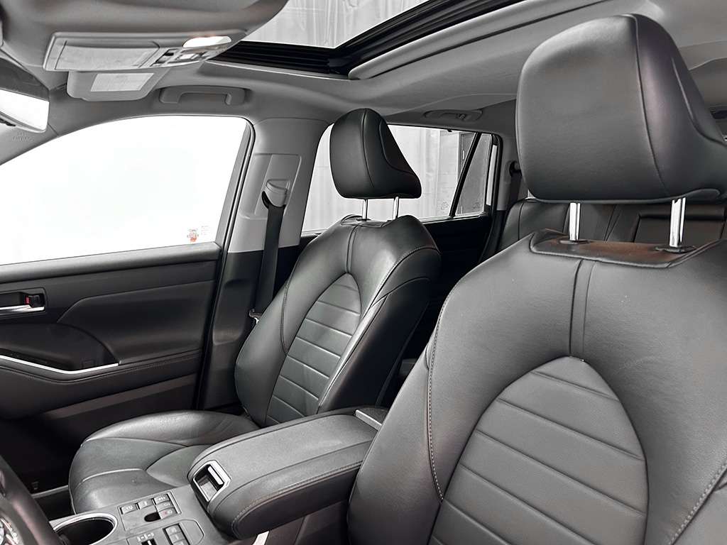 2023 Toyota Highlander - Image 20