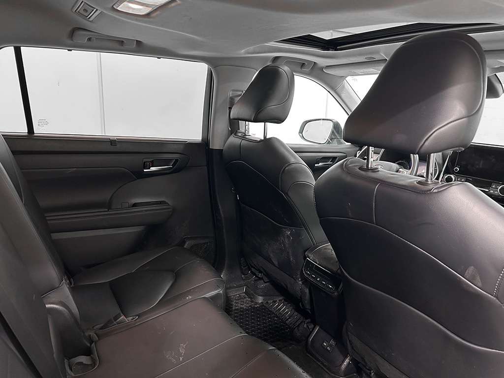 2023 Toyota Highlander - Image 23